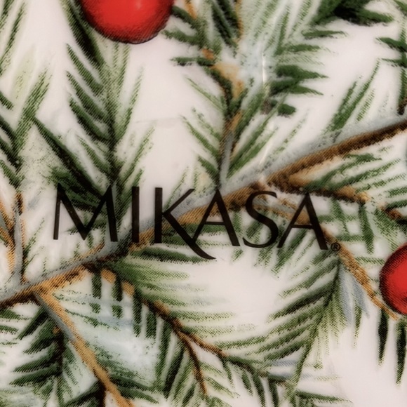 NWT MIKASA 9 inch Countryside Christmas Tree Portrait Plate - Picture 3 of 7